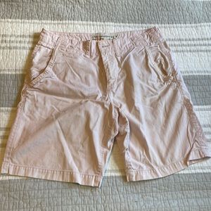 American Eagle Prep Length light pink shorts